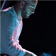 Laureato in Pianoforte Jazz con 110 e lode e vincitore di 2 concorsi nazionali, impartisco lezioni di pianoforte, armonia, solfeggio, tecniche di impr